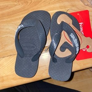 Brand new kids Havaianas size 23/24 size 6c little kids  black